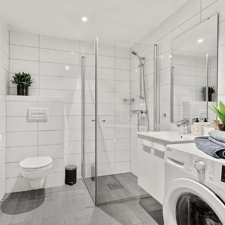 Moderne Ved Sjoen, Naer Sentrum Appartement *