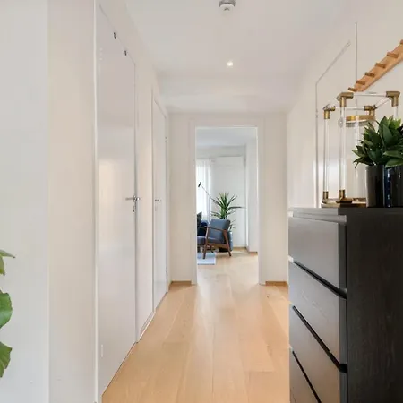 Moderne Ved Sjoen, Naer Sentrum Grimstad (Aust-Agder)